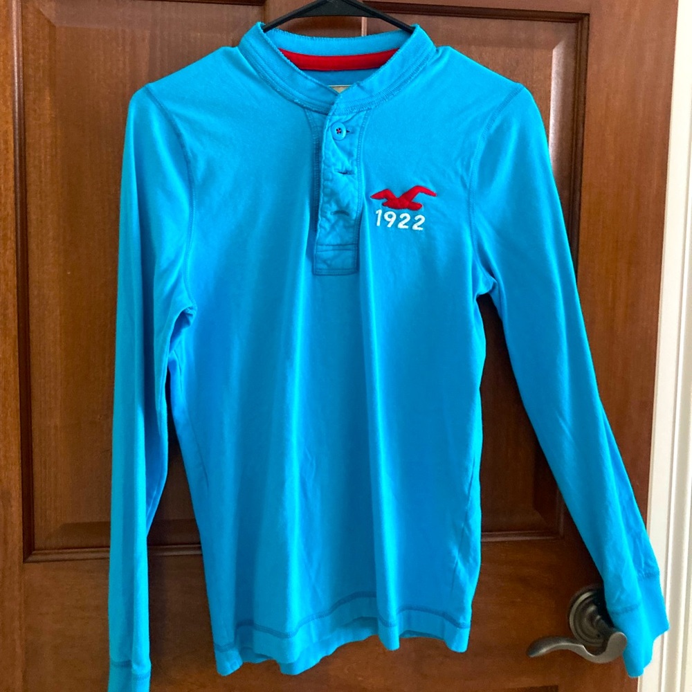 Men’s Hollister long sleeve three button shirt